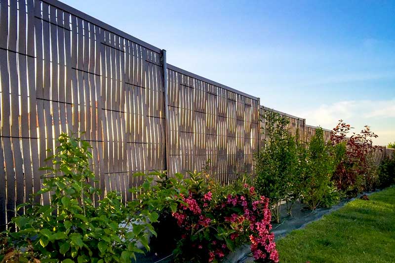 CPPRO ÉLAGAGE : Élagueur, jardinier paysagiste dans tout le 73 : étêtage, élagage, abattage des arbres, débroussaillage, travaux d’espaces verts, entretien de jardin : tonte de pelouse, tailles de haies, arbustes, nettoyage des extérieurs et pose de clôtures , installation de brise-vues … Intervention en Savoie dans tout le 73